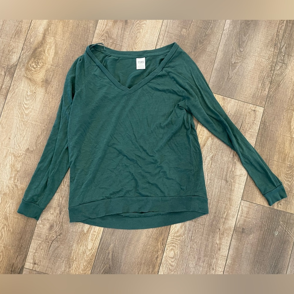 Victoria’s Secret size M green long sleeve lounge wear top